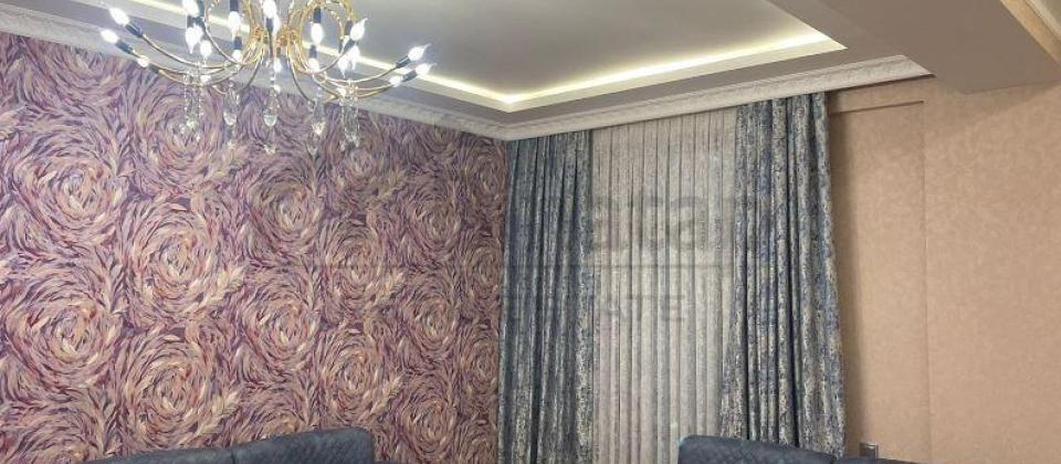 İnqlab, 1№li Asan Xidmet ve Niaqara restoranina yaxin 3 otaqli menzil satilir/120 kv.m. - 2