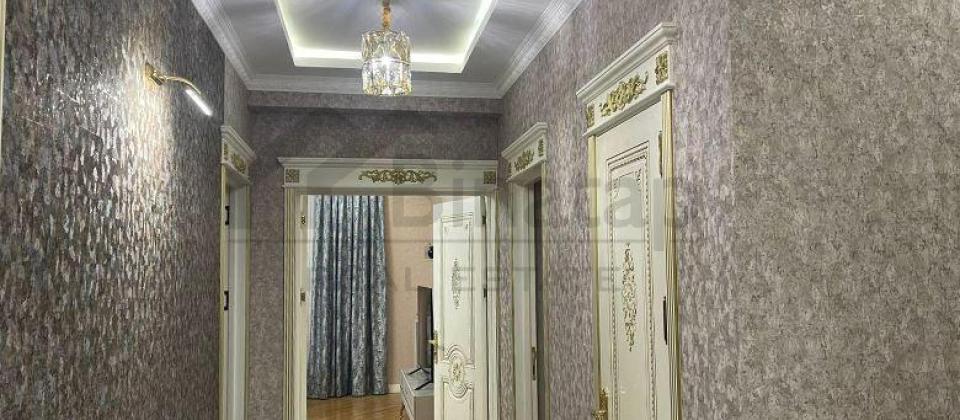 İnqlab, 1№li Asan Xidmet ve Niaqara restoranina yaxin 3 otaqli menzil satilir/120 kv.m. - 10