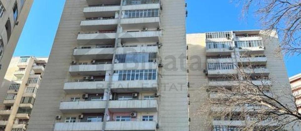 Musabeyov parkinin yaninda 3 otaqli temirsiz menzil satilir/138 kv.m. - 2