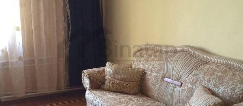 İzmir parkinin yaninda 3 otaqli menzil satilir/80 kv.m. - 2