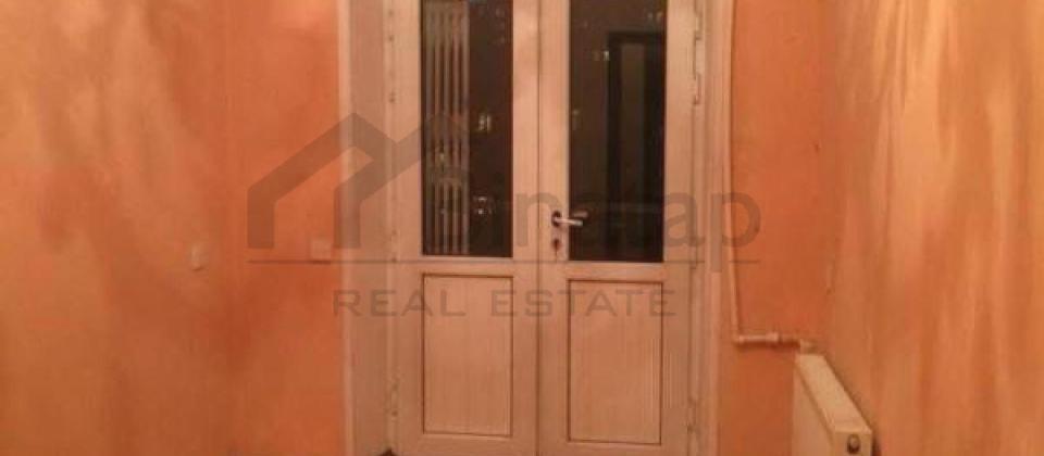 İzmir parkinin yaninda 3 otaqli menzil satilir/80 kv.m. - 9