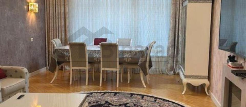 8 Noyabr m/s, Yashil Ada ushaq bagchasinin yaninda 4 otaqli menzil satilir/167 kv.m. - 2