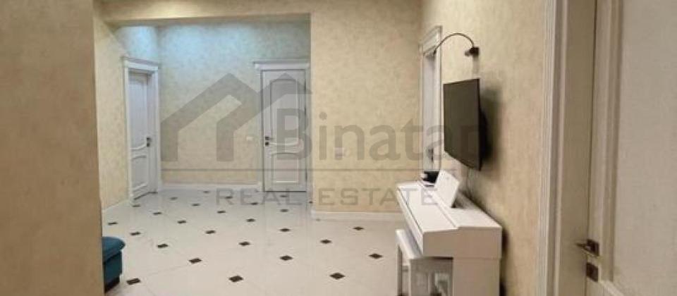 8 Noyabr m/s, Yashil Ada ushaq bagchasinin yaninda 4 otaqli menzil satilir/167 kv.m. - 10