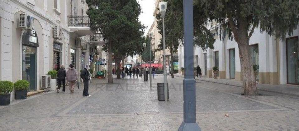 Merkez..! Torqovi, Fevvareler meydanina yaxin 4 otaqli menzil satilir/176 kv.m. - 4