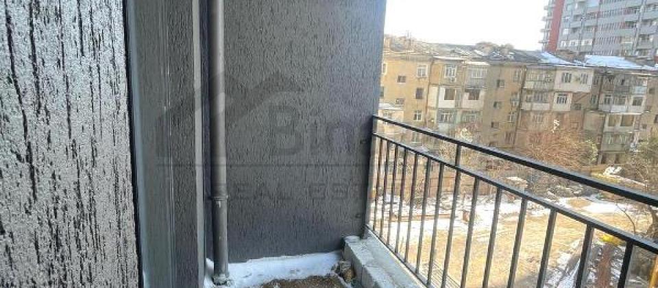 Heyder Eliyev merkezi ve Nerimanov m/s yaxin 2 otaqli temirsiz menzil satilir/82 kv.m. - 12