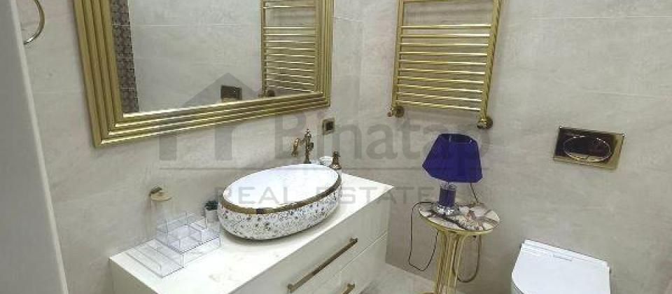 Zabitler parkinin yaninda 4 otaqli mohteshem menzil satilir/190 kv.m. - 9