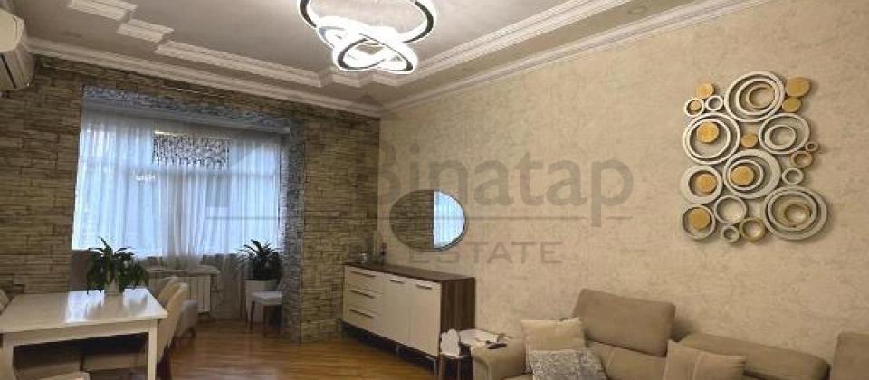 Nizami m/s ve 18№li mektebin yaninda ela temirli menzil satilir/70 kv.m. - 2