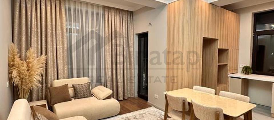 Qarabag kuchesi, Sherq bazarinin yaninda 3 otaqli menzil satilir/85 kv.m. - 2