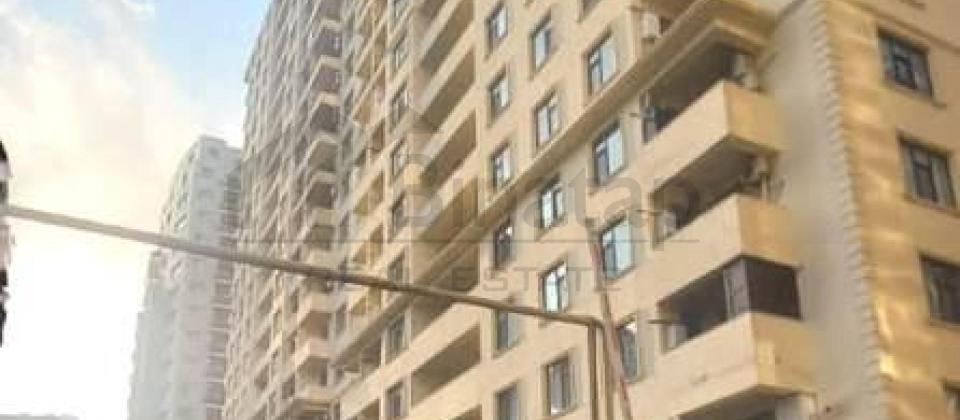 Tibb Universitetinin yaninda 3 otaqli menzil satilir/167 kv.m. - 2