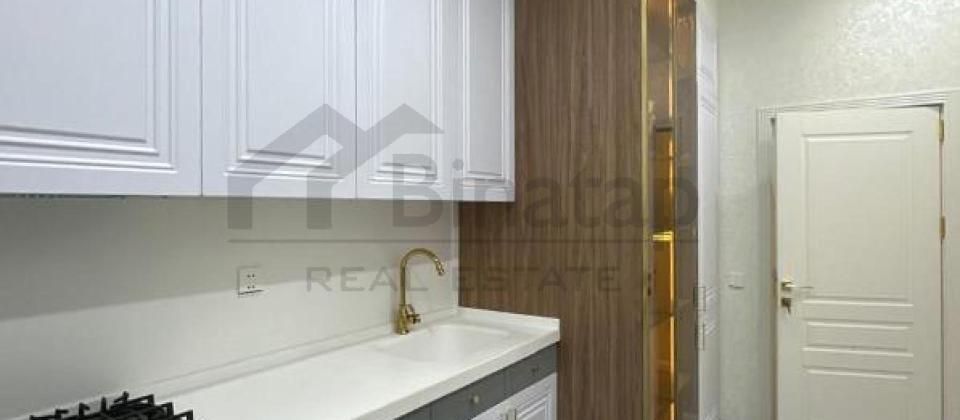 Azadliq prospekti, Baki Saglamliq Merkezinin yaninda 3 otaqli menzil satilir/110 kv.m. - 10