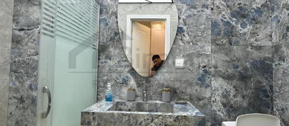 Azadliq prospekti, Baki Saglamliq Merkezinin yaninda 3 otaqli menzil satilir/110 kv.m. - 15