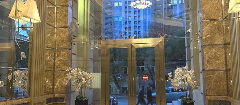 Bulbul prospekti, Heyder Eliyev sarayinin yaninda 2 otaqli menzil satilir/98 kv.m. - 15