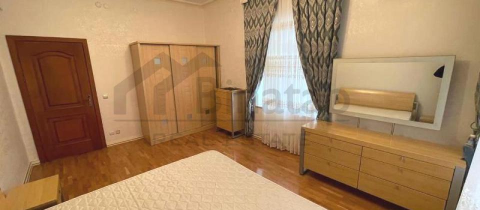 Nerimanov heykelinin yaninda 4 otaqli menzil satilir/191.3 kv.m. - 6