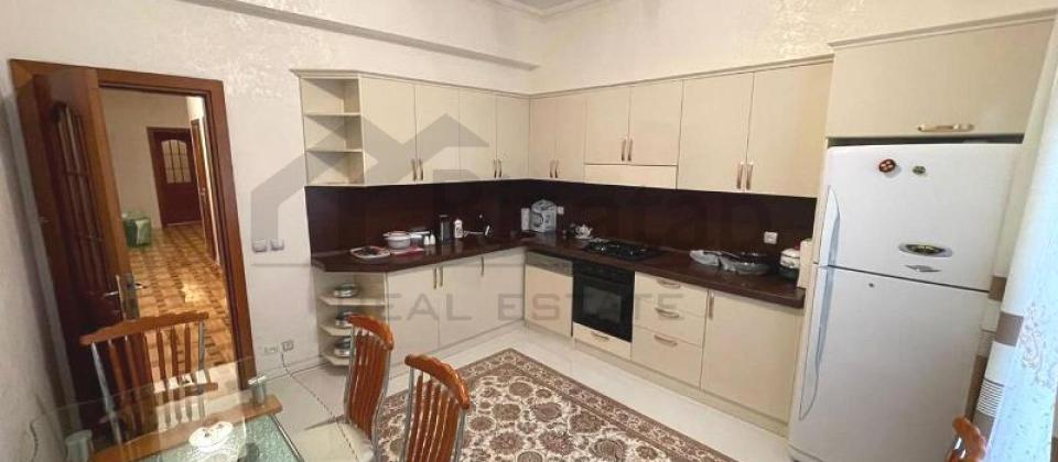 Nerimanov heykelinin yaninda 4 otaqli menzil satilir/191.3 kv.m. - 10