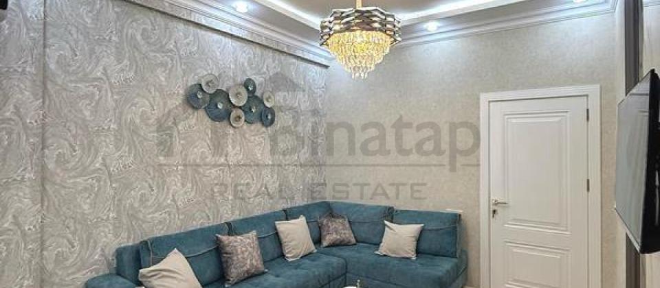 Sherq bazarinin yaninda 2 otaqli menzil satilir/60 kv.m. - 2