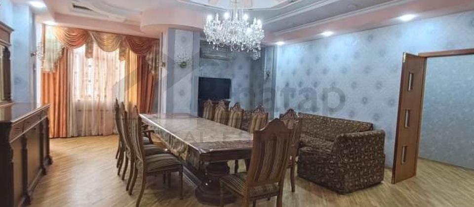 Port Bakunun arxasi, Semed Vurgun bagi ve 28 May m/s yaxin 4 otaqli menzil satilir/190 kv.m. - 2