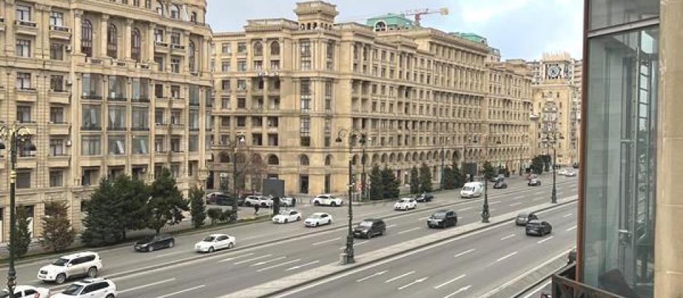 Heyder Eliyev merkezi ve Ressamliq Akademiyasina yaxin 7 otaqli menzil satilir/251 kv.m. - 12