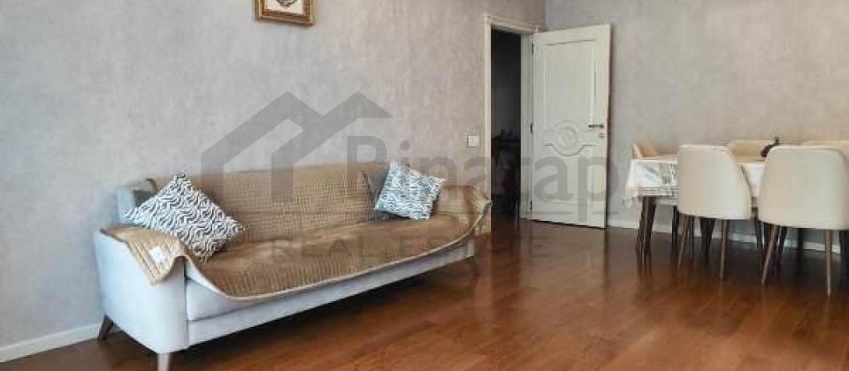 Hesen Eliyev kuchesi (İnqlab), Qafqaz otelin yaninda 3 otaqli menzil satilir/90 kv.m. - 2