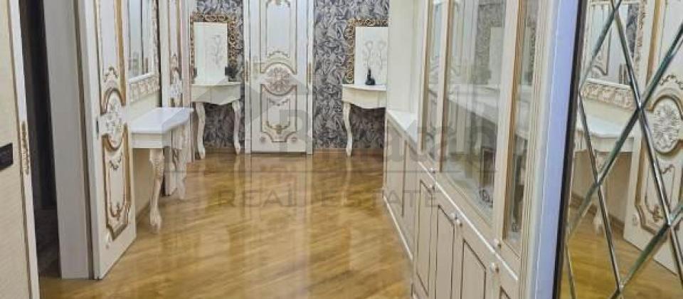 28 May m/s yaninda 4 otaqli menzil satilir/142 kv.m. - 10