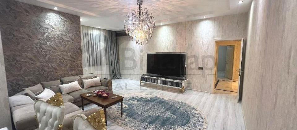 Beynelxalq Avtovagzalin yani, Main y/k de 3 otaqli menzil satilir/137 kv.m. - 2