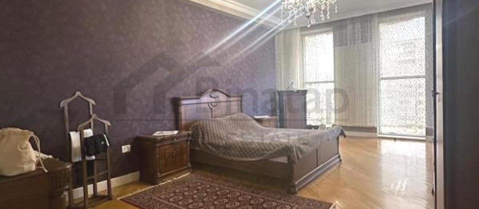 Baku Mall, İnshaatchilar m/s yaxin 3 otaqli menzil satilir/160 kv.m. - 2