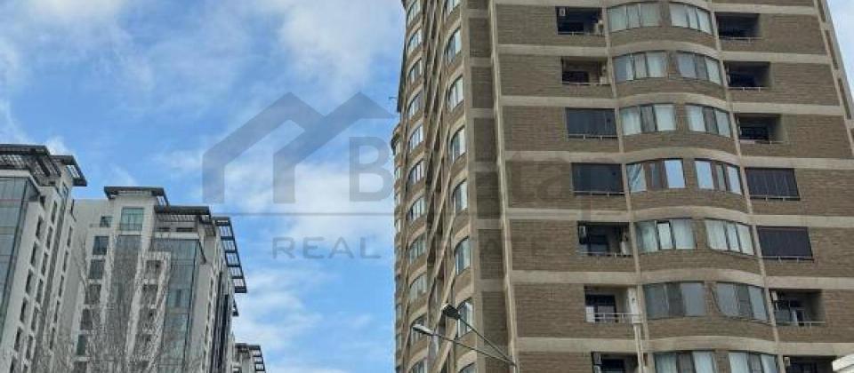 Huseyn Cavid parki ve Elmler Akademiyasi m/s yaxin 4 otaqli menzil satilir/182 kv.m. - 2