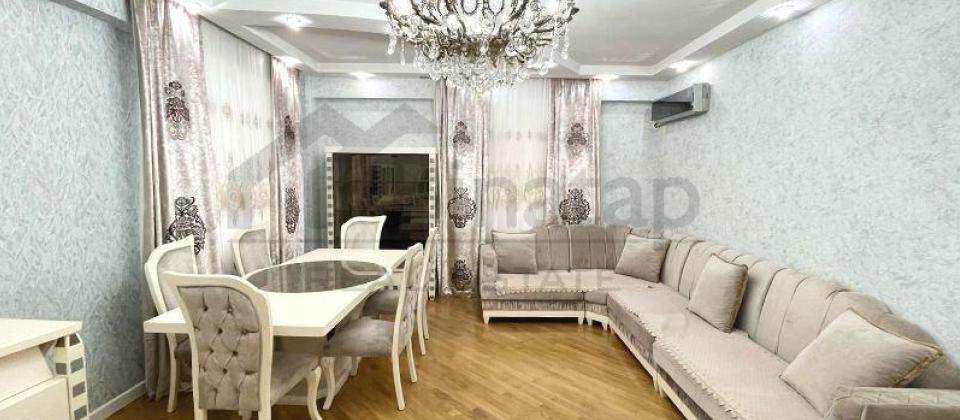 Yeni Yasamal, Albali ushaq bagchasina yaxin 3 otaqli menzil satilir/135 kv.m. - 2