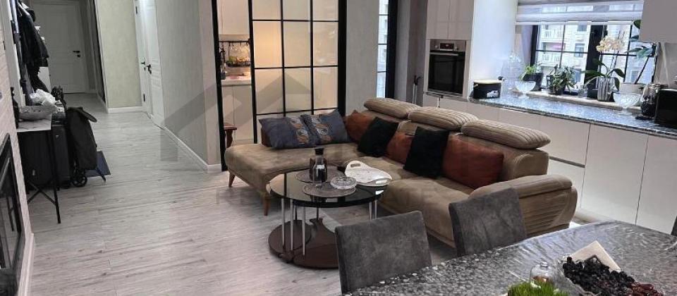 Elmler Akademiyasi m/s, Renessans Palace'da 3 otaqli menzil satilir/100 kv.m. - 6