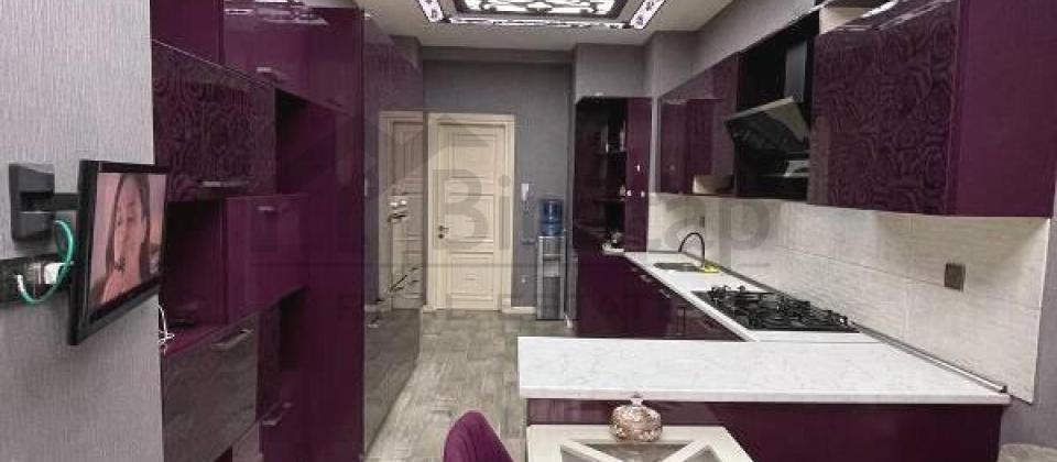 Semed Vurgun kuchesi, Zabitler parkinin yaninda 4 otaqli menzil satilir/178 kv.m. - 2