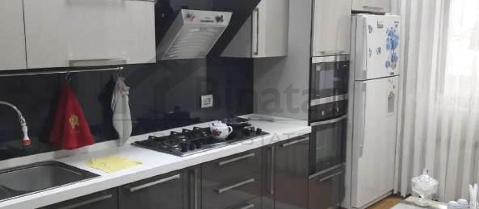 Olimpik Star ve Neftchi bazaya yaxin 3 otaqli menzil satilir/143 kv.m. - 2