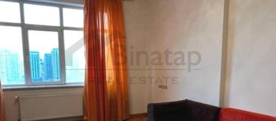 Zabitler parki, Nizami ve 28 May m/s yaxin 3 otaqli menzil satilir/115 kv.m. - 2