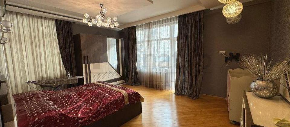 Yashil Ada ushaq bagchasinin yani, 8 Noyabr m/s yaxin 4 otaqli menzil satilir/200 kv.m. - 5