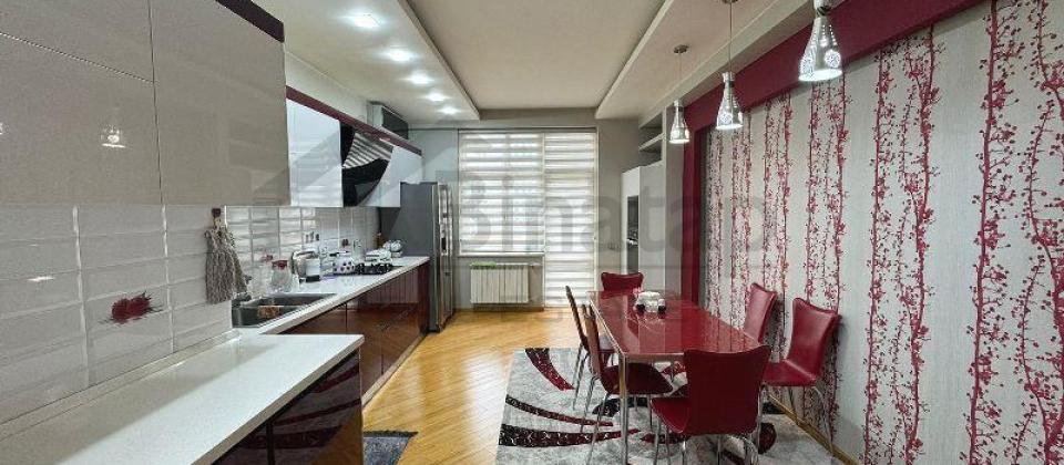 Yashil Ada ushaq bagchasinin yani, 8 Noyabr m/s yaxin 4 otaqli menzil satilir/200 kv.m. - 12