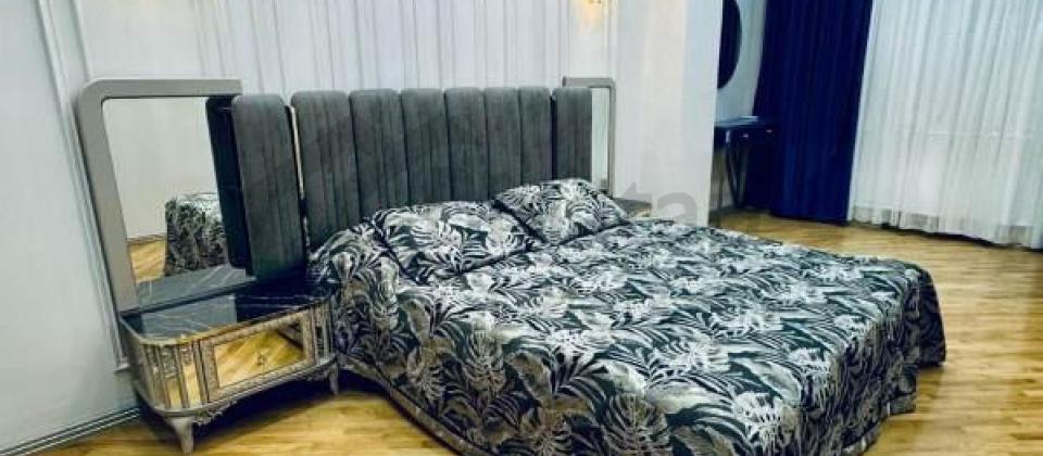 6ci parallel, Statistika Komitesi ve Merkezi parkin yaninda 4 otaqli menzil satilir/150 kv.m. - 8