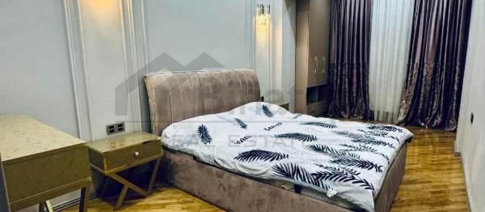 6ci parallel, Statistika Komitesi ve Merkezi parkin yaninda 4 otaqli menzil satilir/150 kv.m. - 9