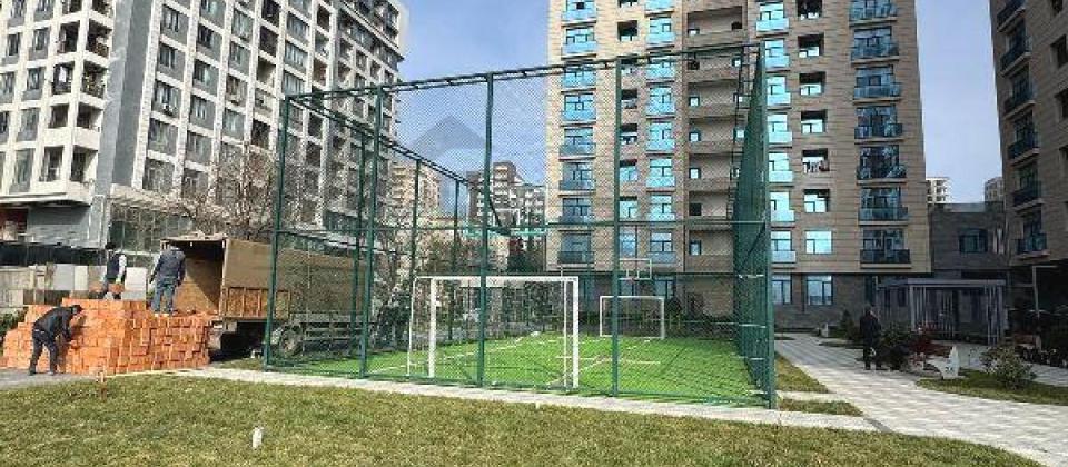 Azadliq prospekti, 28 May m/s yaninda 4 otaqli temirsiz menzil satilir/195 kv.m. - 3