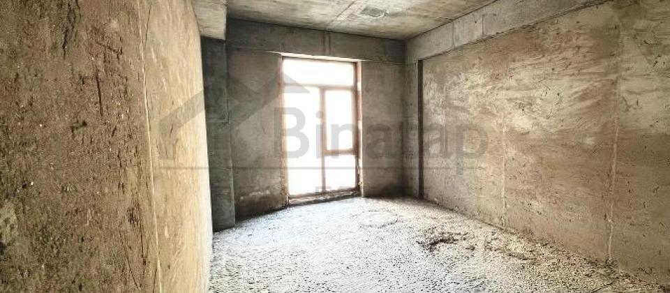 Azadliq prospekti, 28 May m/s yaninda 4 otaqli temirsiz menzil satilir/195 kv.m. - 6