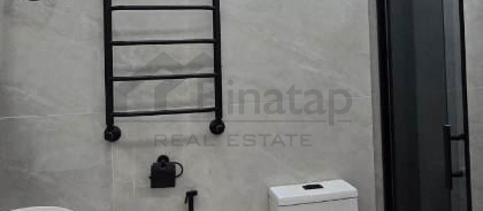 Amerika Sefirliyi ve 28 May m/s yaxin 3 otaqli menzil satilir/141 kv.m. - 15