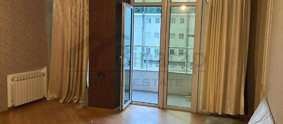 Tibb Universitetinin yaninda 4 otaqli menzil satilir/181 kv.m. - 2