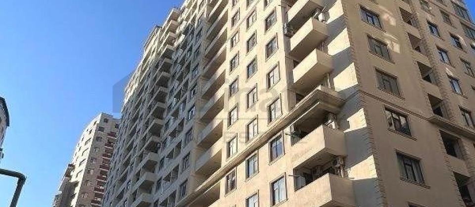 Zabitler parkinin yaninda 4 otaqli menzil satilir/205 kv.m. - 2