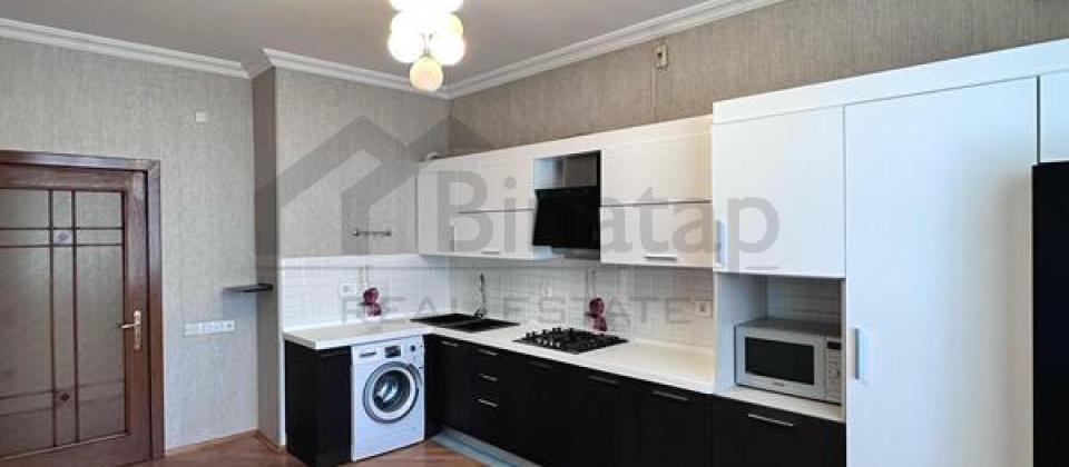 Huseyn Cavid parki ve Elmler Akademiyasi m/s yaxin 3 otaqli menzil satilir/148 kv.m. - 2