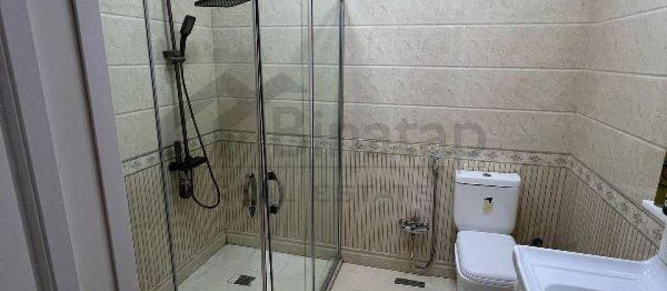Tibb Universitetinin yaninda 4 otaqli menzil satilir/174 kv.m. - 15