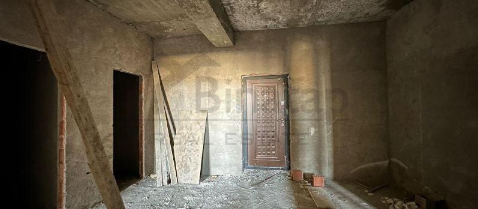 Heyder Eliyev merkezi ve Sherq bazarina yaxin 3 otaqli temirsiz menzil satilir/158 kv.m. - 9