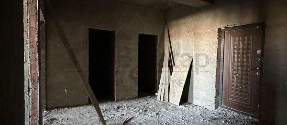 Heyder Eliyev merkezi ve Sherq bazarina yaxin 3 otaqli temirsiz menzil satilir/158 kv.m. - 10