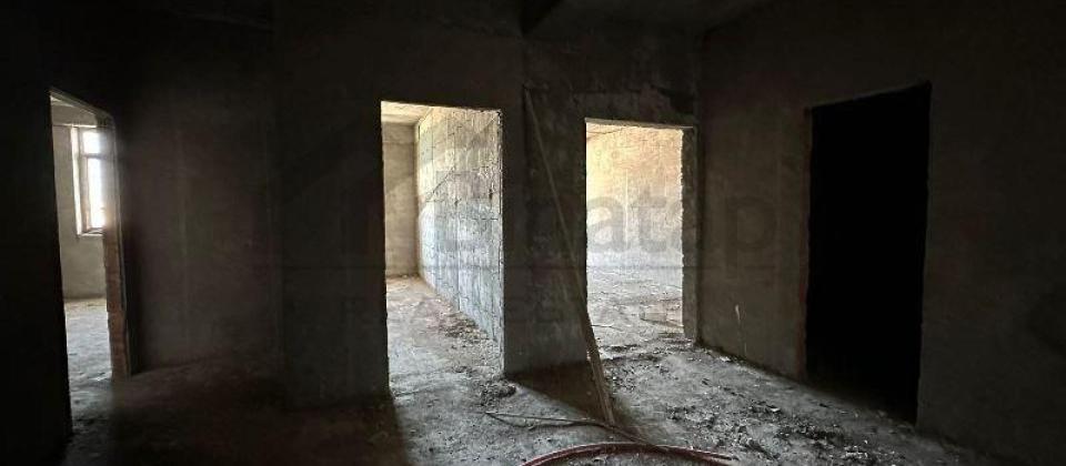 Heyder Eliyev merkezi ve Sherq bazarina yaxin 3 otaqli temirsiz menzil satilir/158 kv.m. - 12