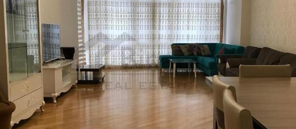 Hesen Eliyev kuchesi (İnqlab), 8 Noyabr m/s yaxin 5 otaqli menzil satilir/208 kv.m. - 2