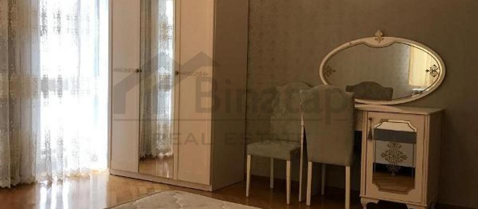 Hesen Eliyev kuchesi (İnqlab), 8 Noyabr m/s yaxin 5 otaqli menzil satilir/208 kv.m. - 9