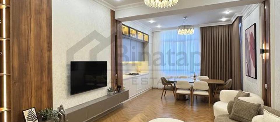 Neriman Nerimanov m/s yaxin mesafede 3 otaqli menzil satilir/82 kv.m. - 2