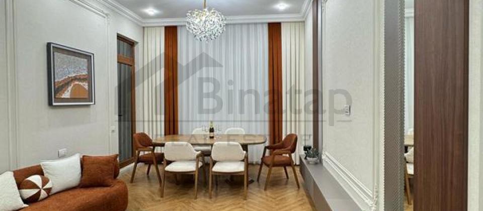 Keshle bazari, Neriman Nerimanov m/s yaxin mesafede 3 otaqli menzil satilir/82 kv.m. - 2