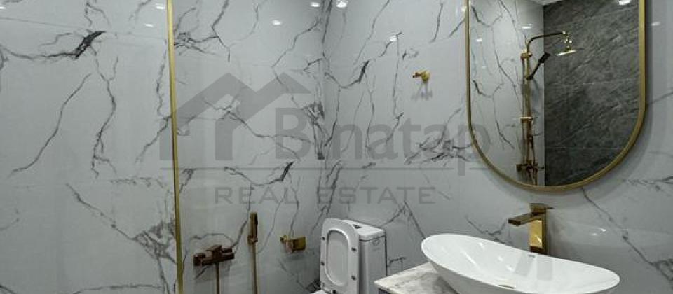 Keshle bazari, Neriman Nerimanov m/s yaxin mesafede 3 otaqli menzil satilir/82 kv.m. - 15